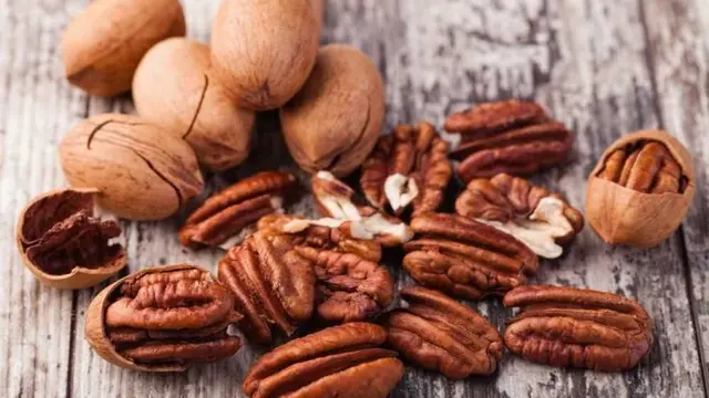 Pekanové ořechy - ve skořápce i vyloupané